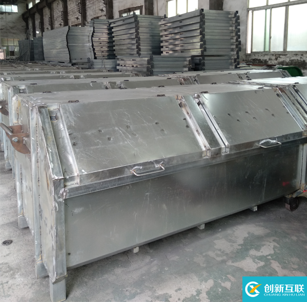 廠家加工垃圾收集箱垃圾轉(zhuǎn)運(yùn)箱排好隊等待裝車(圖4)
