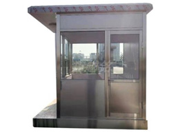 不銹鋼崗?fù)?/></p><p>此時(shí)，污染較輕微時(shí)，可用中性清洗劑或肥皂水，即可完全清洗干凈，但嚴(yán)重時(shí)則不是簡(jiǎn)單能處理的。在這種環(huán)境中盡可能每年作2-3次外表定期清掃工作，至少也需要做一次定期清掃。不銹鋼崗?fù)ひ蚴止富蛑讣y引起的生銹的處理方法：若用中性清洗劑無(wú)法清除干凈時(shí)，則用海綿、布等沾上有機(jī)溶劑（酒精、輕油精等）來(lái)擦拭。此種方法，仍無(wú)法清除時(shí)，再使用不銹鋼用清洗藥液來(lái)清除。總言之，各種清洗方法做清洗后，可以再做一次清水沖洗。</p><p>不銹鋼崗?fù)け砻姹Ｗo(hù)膠膜引起的污染的處理方法：使用海綿、布沾上水溶性的中性清洗劑、或酒精來(lái)擦拭。如果仍然無(wú)效時(shí)，則使用沖洗劑、輕油精來(lái)清除。清洗后再用清水完全沖洗干凈。不銹鋼崗?fù)け砻娓街逑此幰阂鸬纳P的處理方法：若用中性清洗劑無(wú)法清除干凈時(shí)，則使用清洗藥液來(lái)清除。　不銹鋼崗?fù)け砻嬉蚋街}分而引起生銹的處理方法：在海岸地區(qū)等正面受海風(fēng)吹擊，SUS304不銹鋼也會(huì)在短期內(nèi)，就產(chǎn)生紅銹。而且，比其它地區(qū)生銹的更快，處理方法，海岸地區(qū)在采用不銹鋼外裝時(shí)，希望盡可能采用更具耐蝕性的SUS316不銹鋼。至于用SUS304作不銹鋼外裝時(shí)，盡可能每年作3-4次的定期清掃。</p><p>不銹鋼崗?fù)け砻媸墚惙N金屬附著而生銹時(shí)的處理方法：因鐵粉等引起的“附帶生銹”或情形不太嚴(yán)重時(shí)，可用海綿或布、加上中性清洗劑或肥皂水，來(lái)擦拭即可很容易地清除銹。而后，再用清水沖洗，注意不可讓清洗藥液留在上面。這種程度的生銹清除，只要及時(shí)做清除工作不僅維修容易，更有效果，而且其清除費(fèi)用也很便宜。但若此時(shí)不管它，不久后即形成氫氧化鐵、氧化鐵、亞硫酸鐵等混合物，并呈現(xiàn)荼褐色的嚴(yán)重生銹狀態(tài)。此種狀況下，可用市面銷(xiāo)售的不銹鋼用清洗藥液、或硝酸15的稀釋等完全的清除干凈。然而，也有消除不掉的銹，同時(shí)多少也會(huì)傷害不銹鋼面，或損傷不銹鋼，此時(shí)則用砂紙或不銹鋼刷子，來(lái)研磨擦拭，然后再用清洗藥液清洗干凈。</p><p>并不是所有的生銹都可以通過(guò)同樣的方法進(jìn)行去除，而是要針對(duì)不同原因引起的生銹來(lái)進(jìn)行相應(yīng)的處理，才能達(dá)到的去除銹跡的目的。只要選對(duì)不銹鋼<strong>崗?fù)さ牟馁|(zhì)</strong>就不會(huì)出現(xiàn)生銹的現(xiàn)象，那么當(dāng)你的不銹鋼崗?fù)どP時(shí)，可以根據(jù)上述的情況進(jìn)行相對(duì)應(yīng)的清潔處理方法。</p></div>  <p>
    文章名稱(chēng)：<a href=