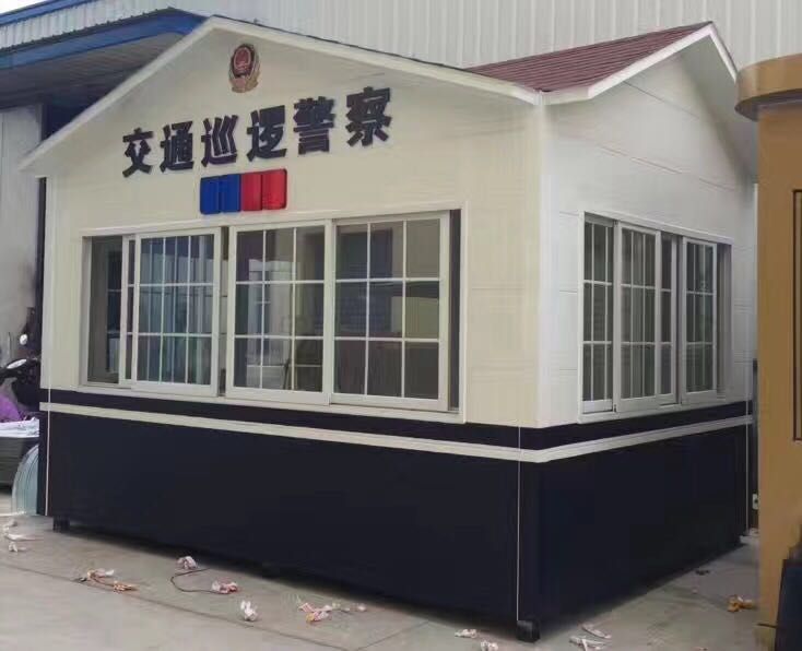 成都交警崗?fù)?/></p><p>成都交警崗?fù)ひ步芯瘎?wù)亭，它們?cè)谶x購(gòu)時(shí)一定要根據(jù)自己的實(shí)際情況選擇合適的原材料，不是所有的用戶(hù)都適合使用不銹鋼材質(zhì)，也不是所有的用戶(hù)都適合使用鋁塑板材質(zhì)，用戶(hù)一定要根據(jù)自己的實(shí)際情況選擇適合自己使用的原材料。下面是交警崗?fù)ぴ牧线x購(gòu)時(shí)的主意事項(xiàng)。</p><p>一、交警崗?fù)ろ敚?/p><p>1、頂部蓋板采用鍍鋅鋼板封頂，經(jīng)久耐用，隔熱且保證不漏水。</p><p>2、警務(wù)亭四邊采用厚鍍鋅板，表面噴涂汽車(chē)金屬漆。</p><p>二、交警崗?fù)ぶ?/p><p>1、立柱采用方形鋼管拼接，表面噴涂汽車(chē)金屬漆。</p><p>三、交警崗?fù)ねた蚣埽?/p><p>1、框架采用方鋼焊接成型龍骨架，框架整體做防銹處理，亭身整體結(jié)構(gòu)牢固抗震防風(fēng)系數(shù)高，耐腐蝕；</p><p>四、成都交警崗?fù)さ耐ね夥獍澹?/p><p>1、外封板采用優(yōu)質(zhì)鍍鋅板折彎成型后焊接，外表經(jīng)打磨處理后噴涂汽車(chē)漆。</p><p>2、外封板與內(nèi)襯防火阻燃板連接牢固，耐酸堿腐蝕，有足夠強(qiáng)度對(duì)亭內(nèi)服務(wù)員及貨物起到保護(hù)作用；</p><p>五、交警崗?fù)?nèi)封板：</p><p>1、采用象牙白色鋁塑板和硅酸鈣板與內(nèi)部方鋼龍骨緊密連接，可讓亭內(nèi)整體感覺(jué)整潔大方。</p><p>2、亭體從內(nèi)到外共有五層，符合交警崗?fù)ぶ谱饕笠?guī)范；</p><p>六、交警崗?fù)さ孛妫?/p><p>1、地板采用花紋鋁板或高速公路收費(fèi)亭的防靜電地板；</p><p>2、底部為鍍鋅鋼通作為骨架結(jié)構(gòu)；</p><p>七、成都交警崗?fù)?nèi)電器：</p><p>1、電器嚴(yán)格按照GB5226.1-2008標(biāo)準(zhǔn)設(shè)計(jì)，亭內(nèi)配有五孔插座、日光燈盤(pán)、開(kāi)關(guān)、插座等；亭內(nèi)所有線路套管在夾層中隱藏，此設(shè)計(jì)合理，檢修方便。（也可根據(jù)需要選擇不銹鋼、鋁塑板等其他材料）。</p>  <p>
    本文名稱(chēng)：<a href=