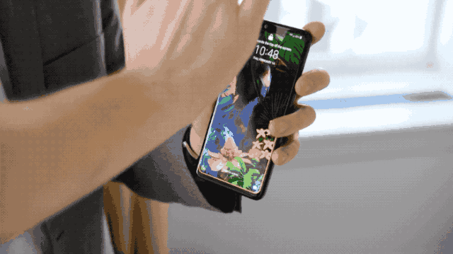 當(dāng)手機(jī)產(chǎn)業(yè)進(jìn)入硬件能力過剩時(shí)代