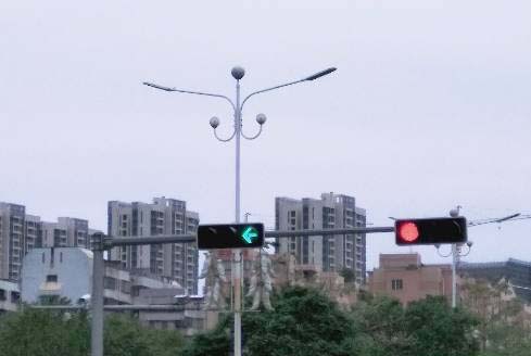 c語言中怎么利用OpenCV249檢測紅綠燈位置