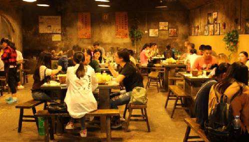 菜鳥(niǎo)也能學(xué)會(huì)的“營(yíng)銷(xiāo)套路”，這家重慶火鍋的土辦法賊有效